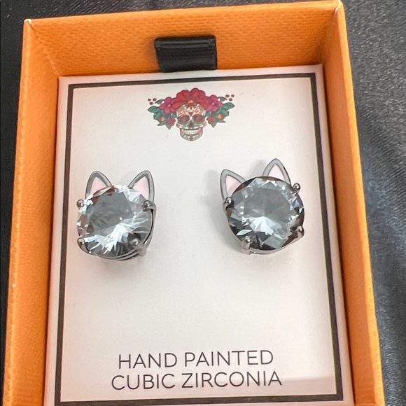 True To Form | Cat Earrings - Picture 2 of 8